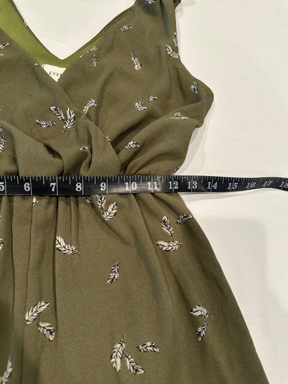 Everly Anthropologie Size S Olive Green Feather Sleeveless V-Neck Jumpsuit - Picture 6 of 10